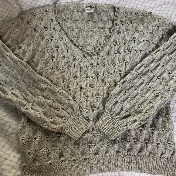 2/$30 Cable Knitted Lightweight V Neck Tan Handmade Sweater Perl Clusters Small - Picture 6 of 9